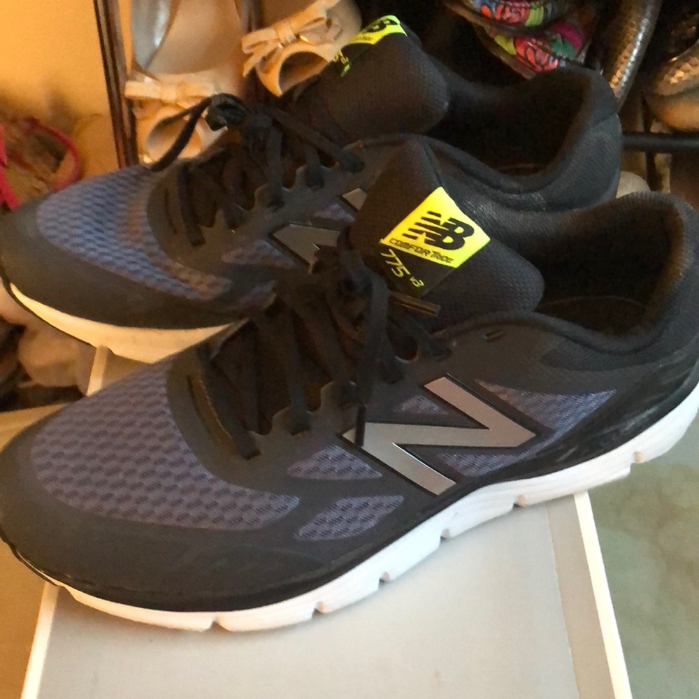 Men’s New Balance Athletic Shoes- Black